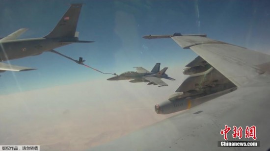 美军轰炸伊拉克动用大黄蜂战斗机