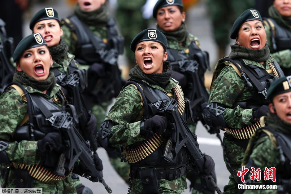 メキシコで盛大な閲兵式 女性兵士が英姿を見せる_中国網_日本語