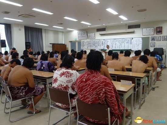 走进日本文武双修的相扑学校 画面太美请慎重观看（组图）