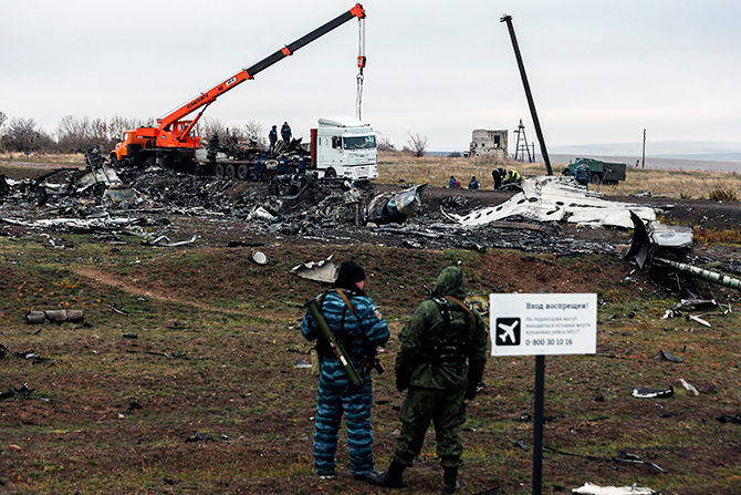 马航MH17客机残骸开始装运(高清)