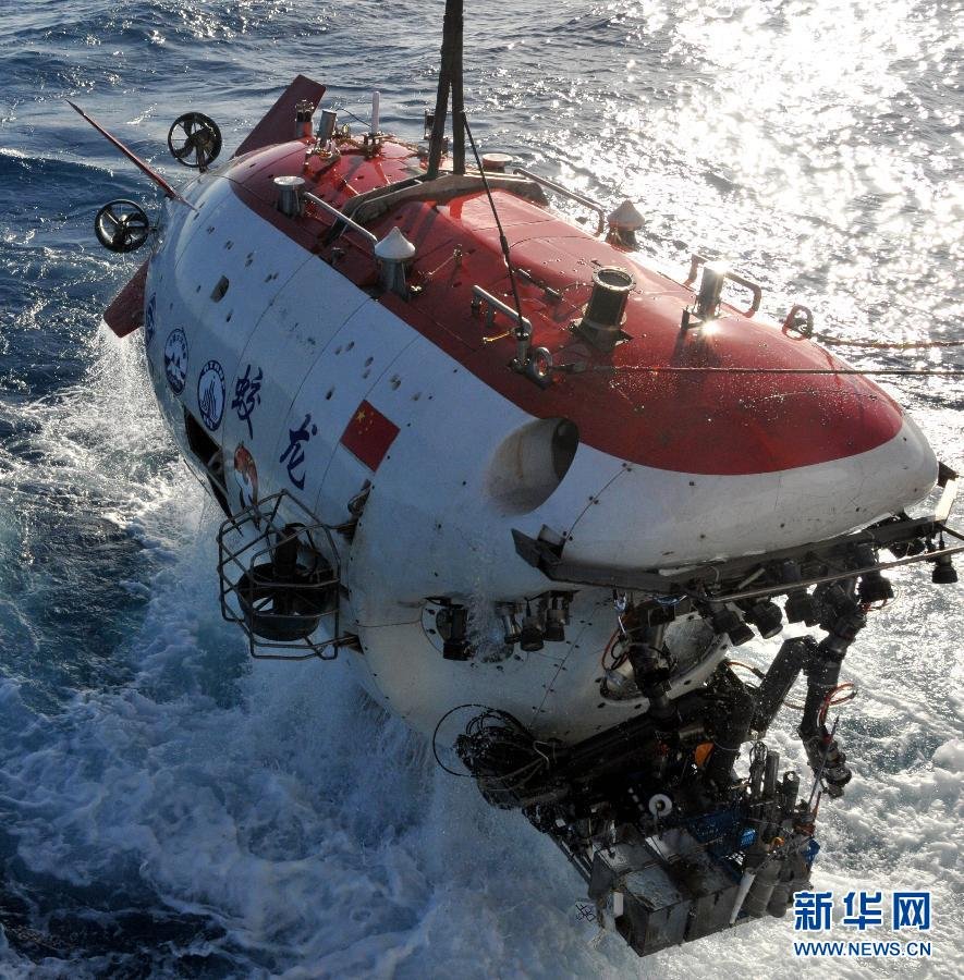 中国初の女性潜水艦乗員が潜水任務から帰還