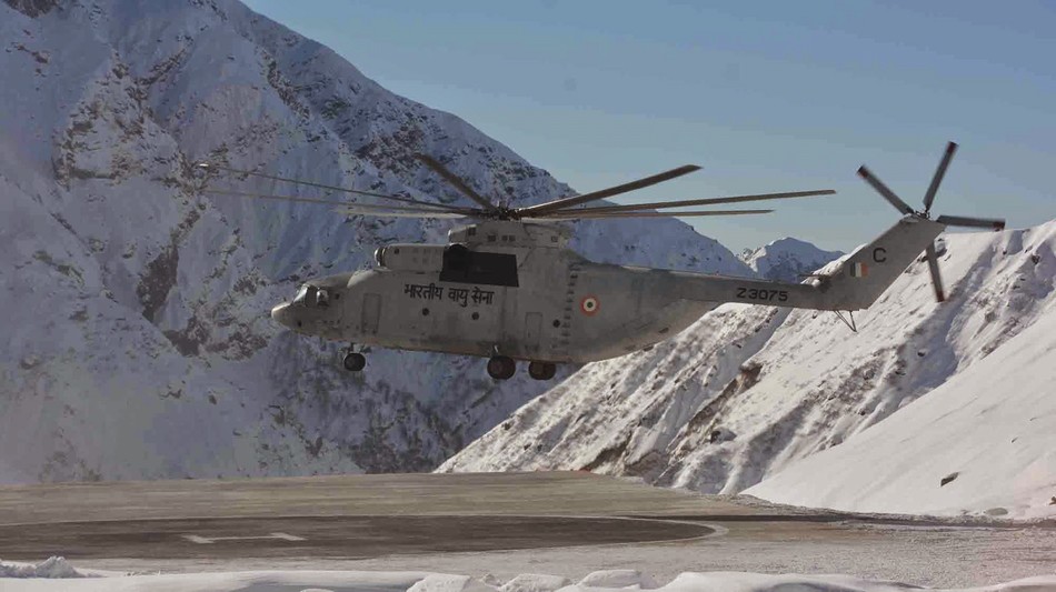インド空軍Mi-26ヘリ、チベット南のインド国内に着陸