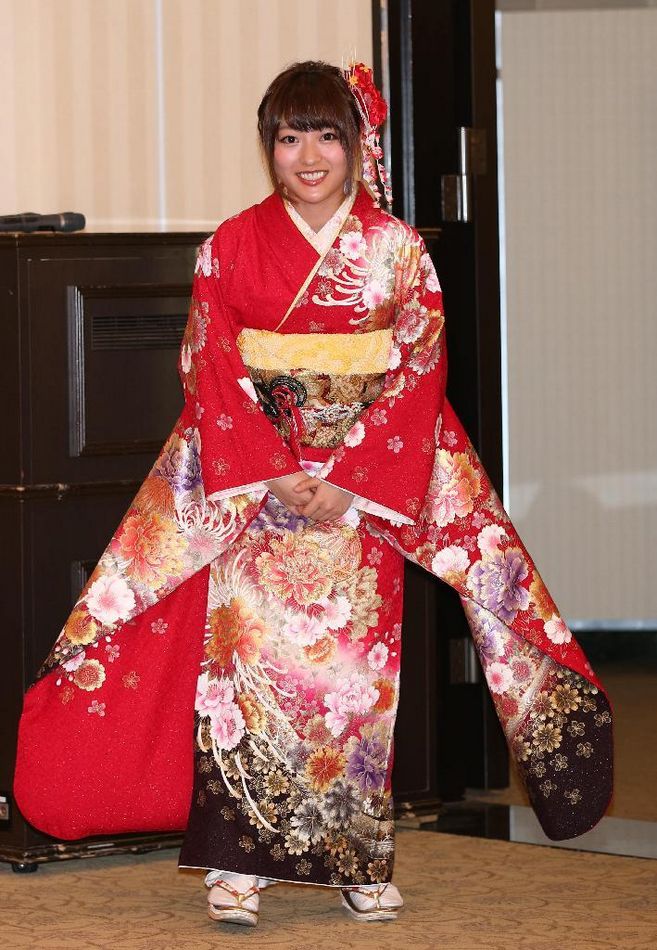 日本超人气团体AKB48成人礼