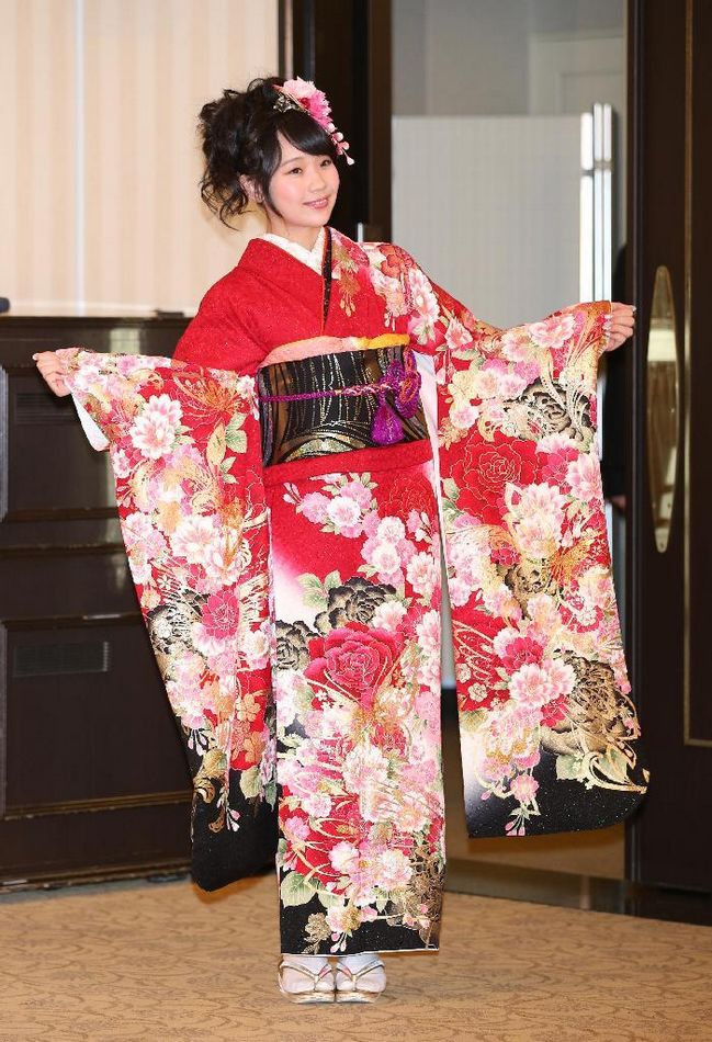 日本超人气团体AKB48成人礼