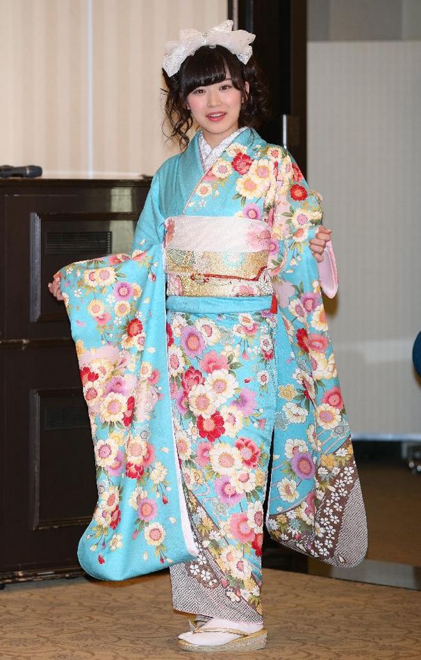 日本超人气团体AKB48成人礼