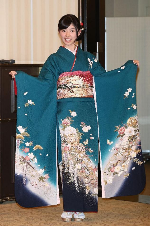 日本超人气团体AKB48成人礼