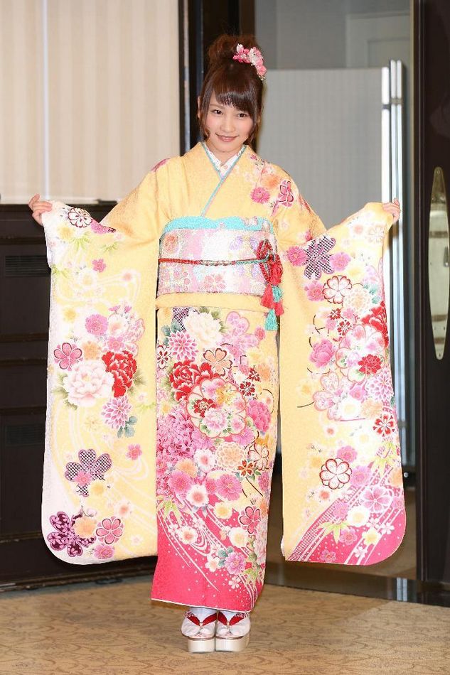 日本超人气团体AKB48成人礼