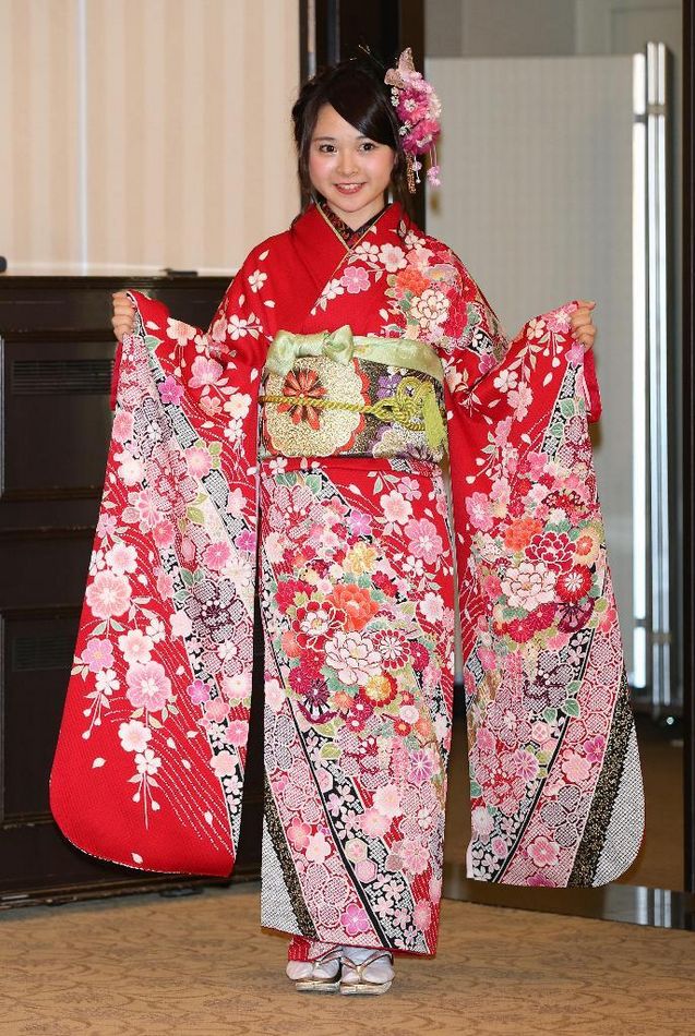 日本超人气团体AKB48成人礼