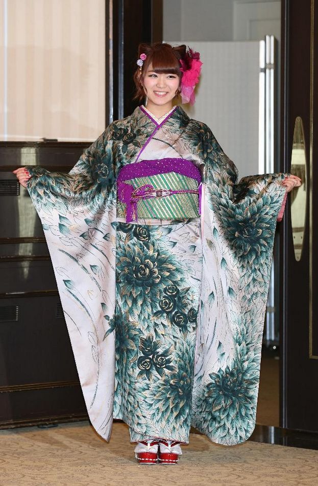 日本超人气团体AKB48成人礼