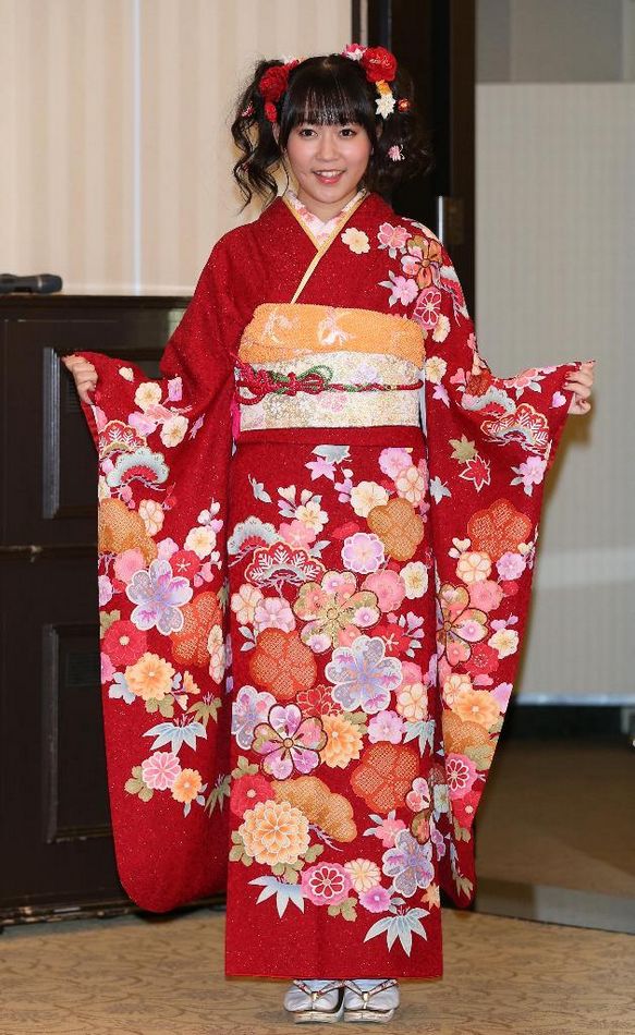 日本超人气团体AKB48成人礼