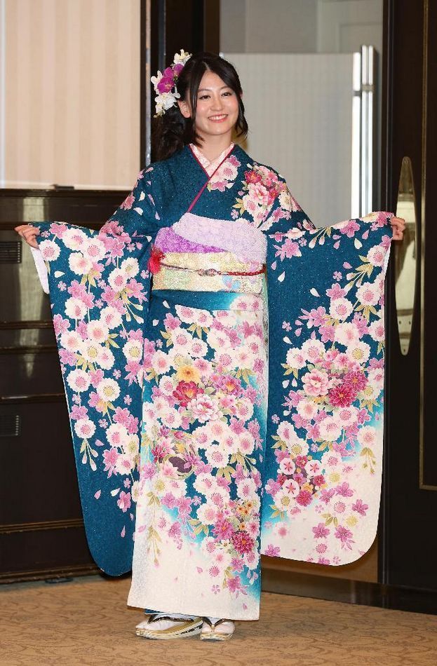 日本超人气团体AKB48成人礼