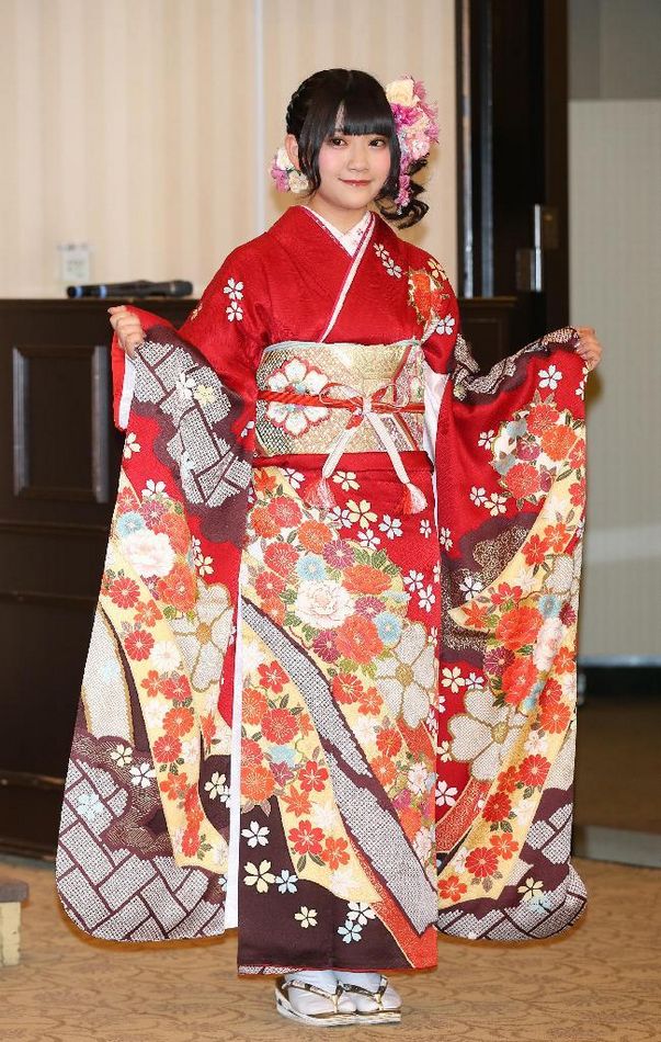 日本超人气团体AKB48成人礼