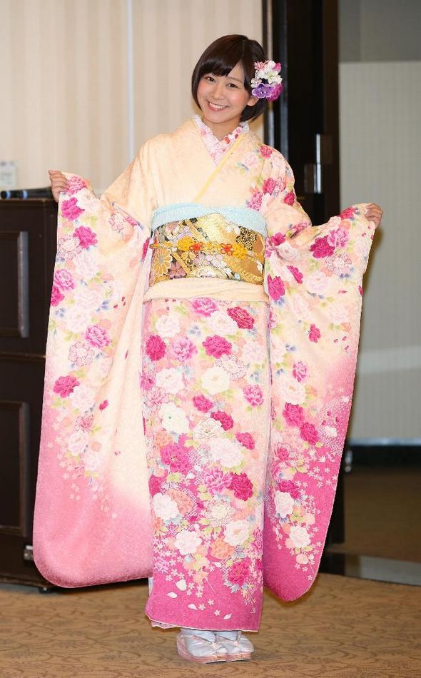 日本超人气团体AKB48成人礼