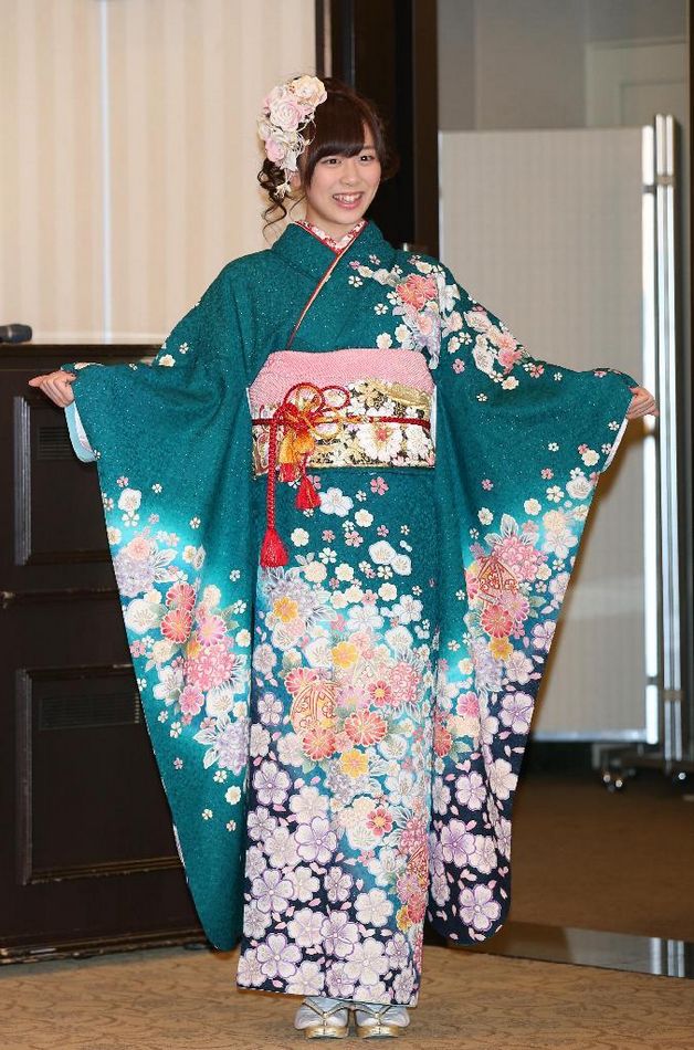 日本超人气团体AKB48成人礼