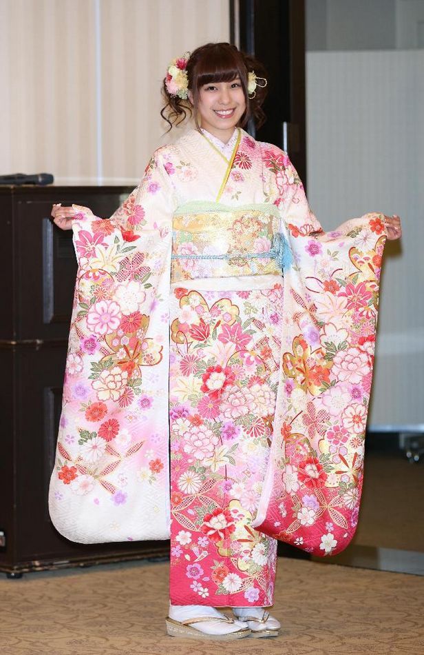 日本超人气团体AKB48成人礼