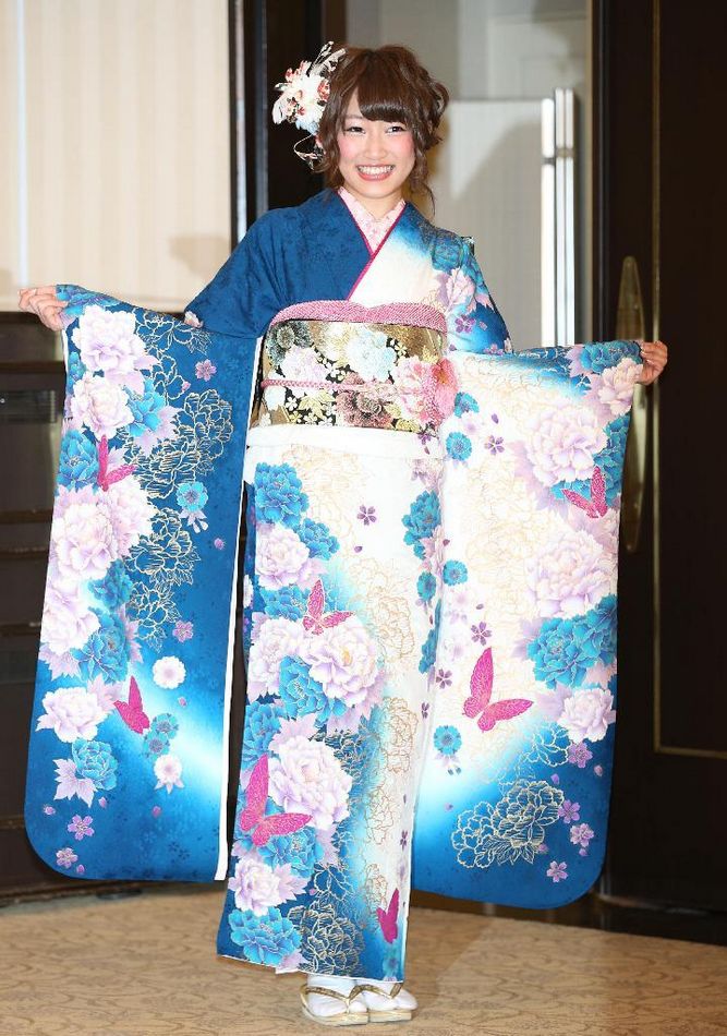 日本超人气团体AKB48成人礼