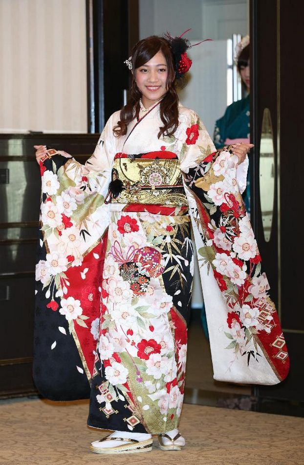 日本超人气团体AKB48成人礼