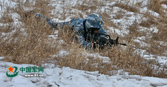 寒訓-2015　海軍陸戦隊員が息も凍る極寒の中で訓練