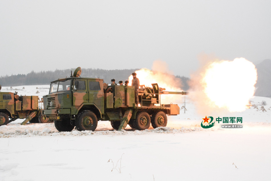 v解放军“卡车大炮”开到冰天雪地开火