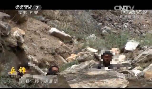 新疆武警与暴恐分子激战画面 
