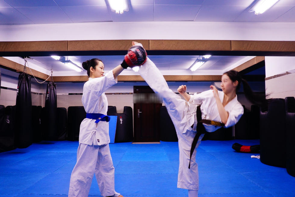 高清：最美健身空姐爆红 魔鬼身材+萝莉面孔