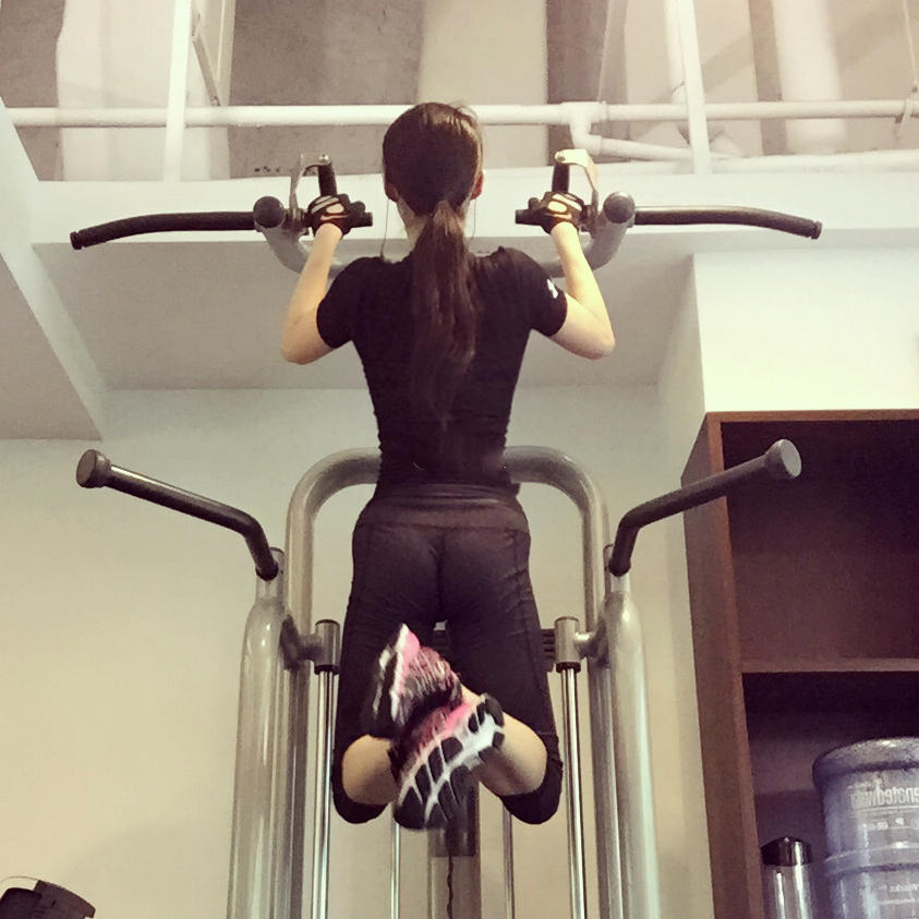 高清：最美健身空姐爆红 魔鬼身材+萝莉面孔