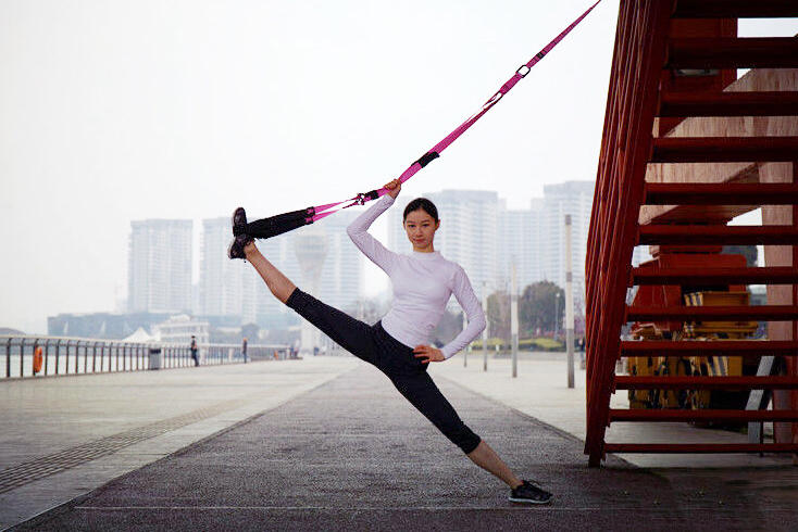 高清：最美健身空姐爆红 魔鬼身材+萝莉面孔