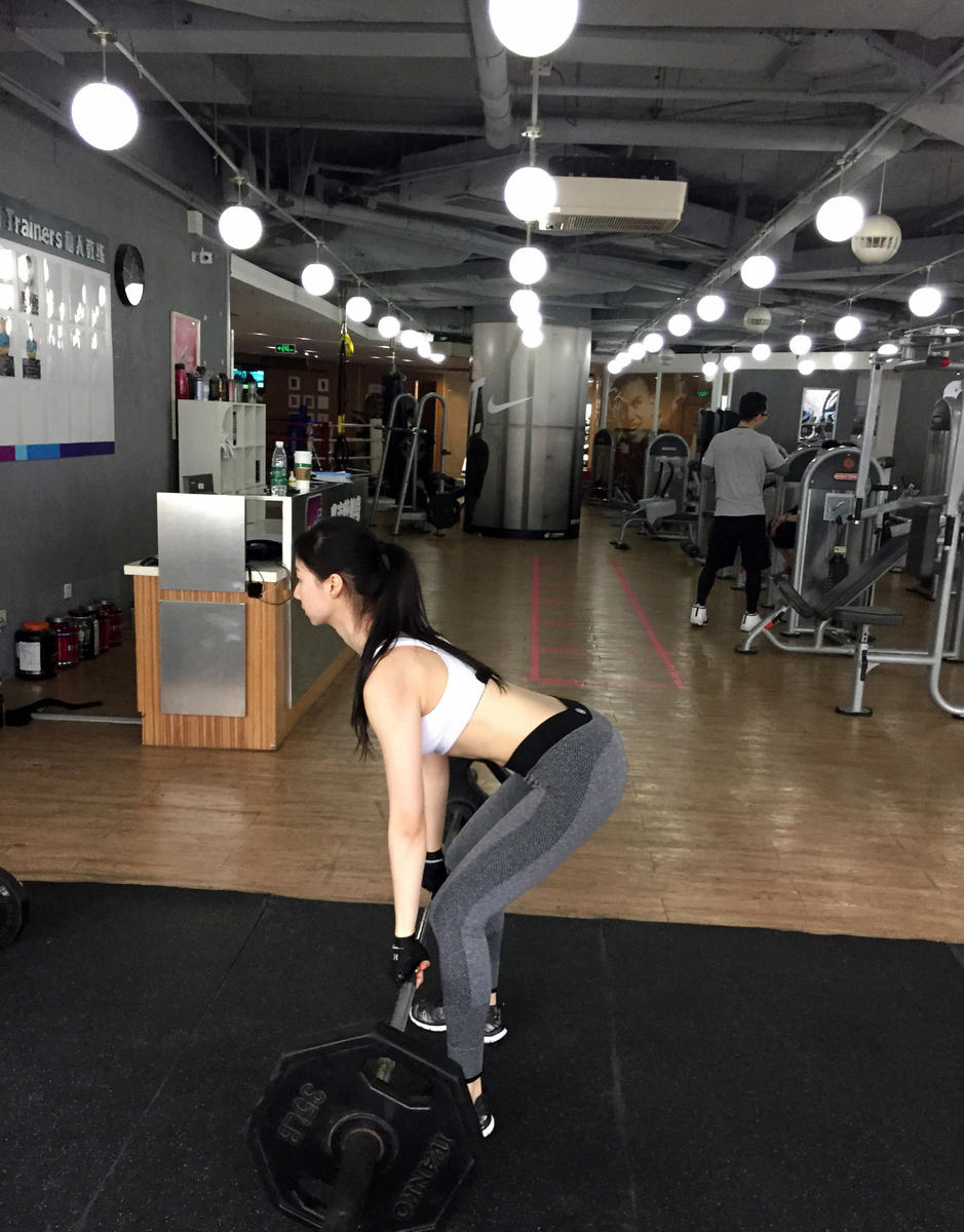 高清：最美健身空姐爆红 魔鬼身材+萝莉面孔