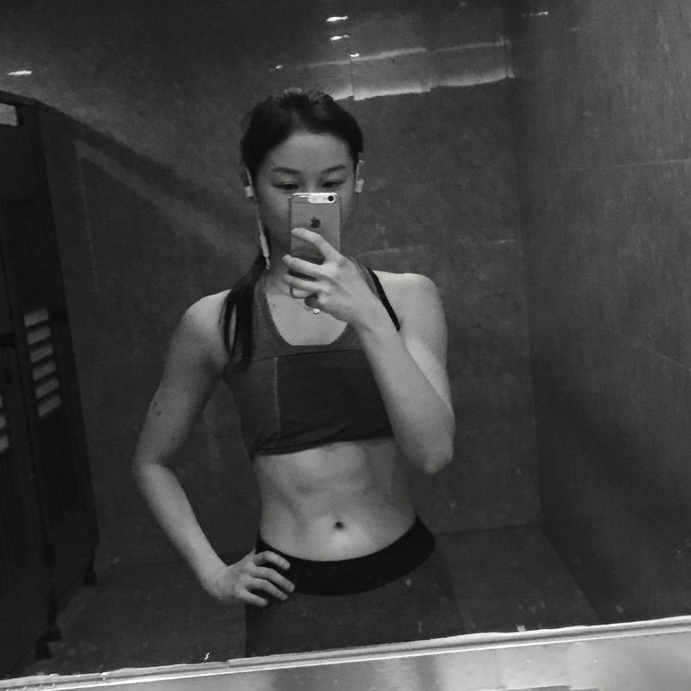 高清：最美健身空姐爆红 魔鬼身材+萝莉面孔