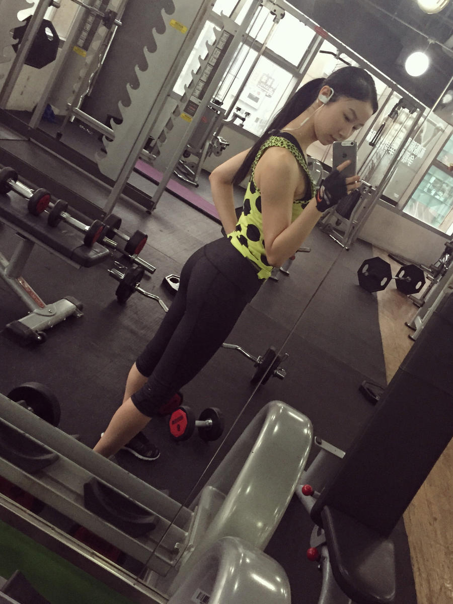 高清：最美健身空姐爆红 魔鬼身材+萝莉面孔