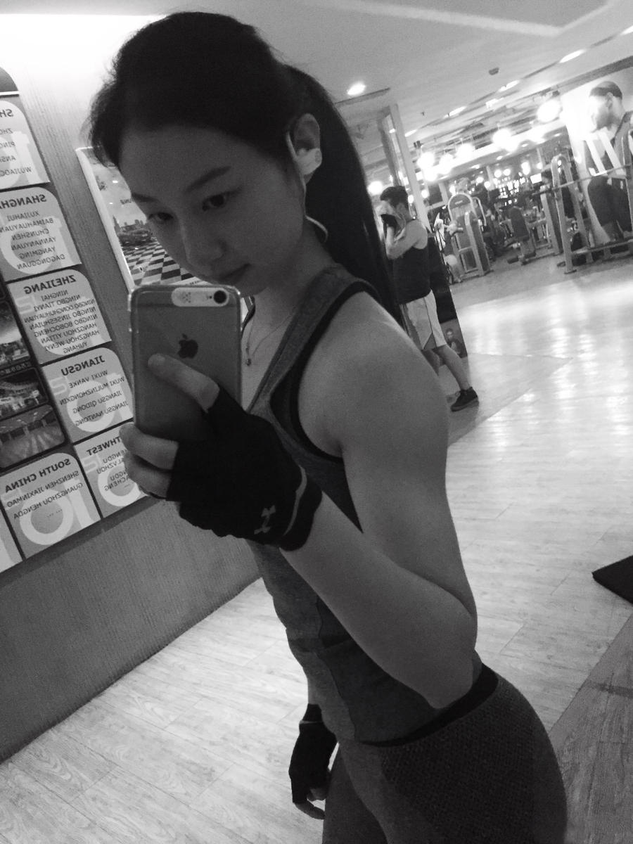 高清：最美健身空姐爆红 魔鬼身材+萝莉面孔