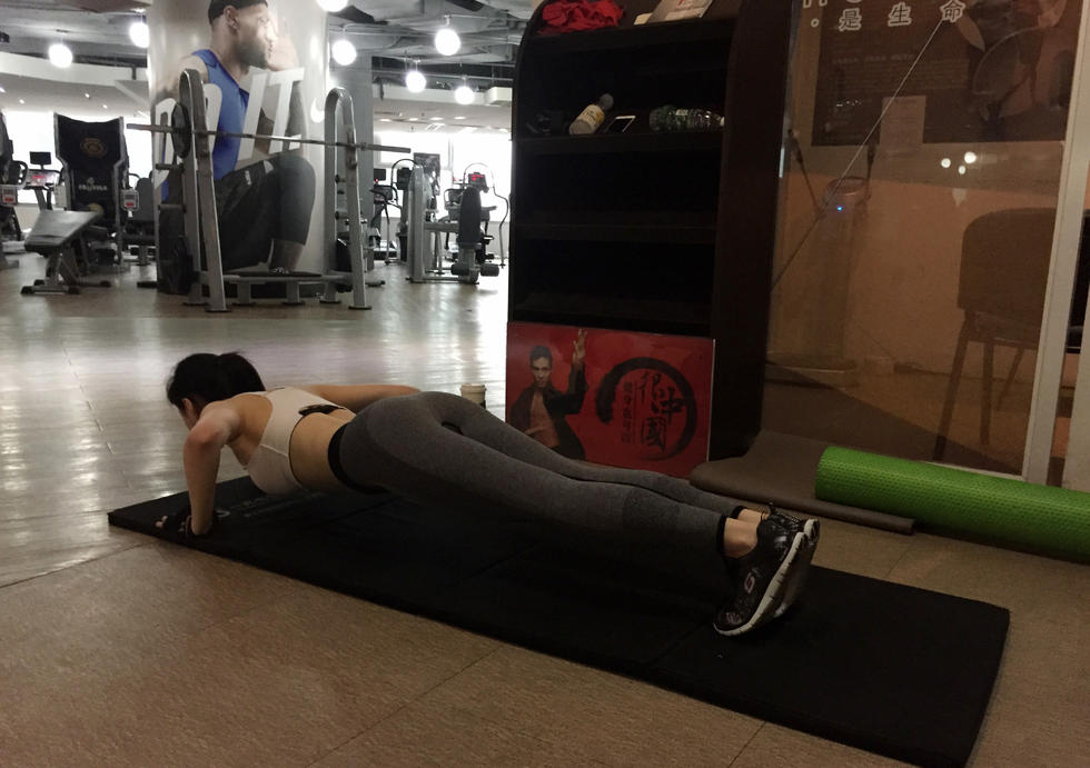 高清：最美健身空姐爆红 魔鬼身材+萝莉面孔