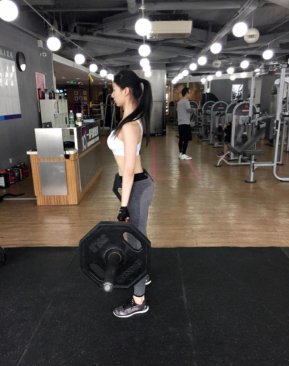 高清：最美健身空姐爆红 魔鬼身材+萝莉面孔