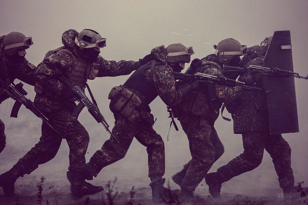 ロシア内務省特殊部隊の勇ましい訓練