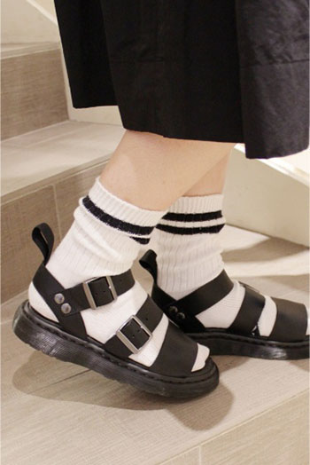 日本时尚·运动风的平底鞋