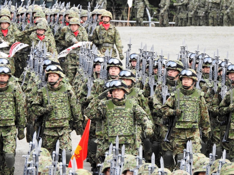 日本の陸上自衛隊、盛大な観閲式を実施