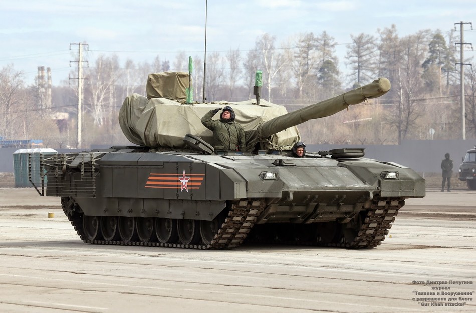 俄阅兵彩排T-14坦克仍“蒙头”