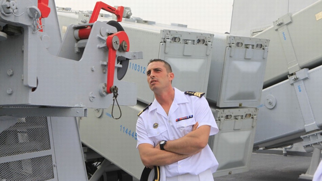 中仏合同演習　フランス海軍兵が中国の軍艦に興味津々