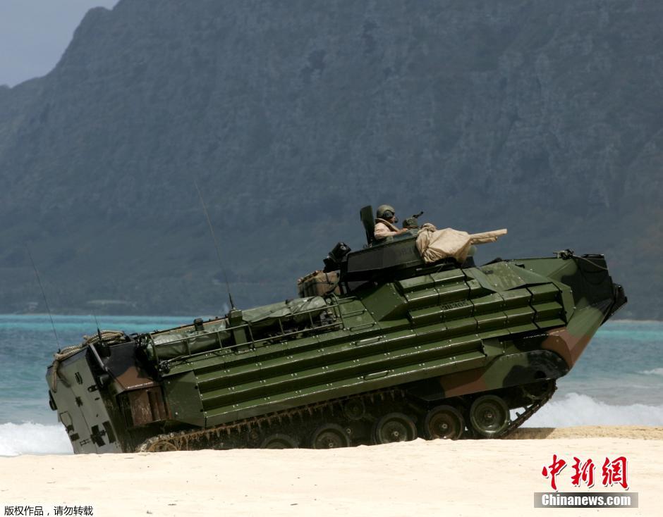 米国軍がハワイで揚陸演習を実施