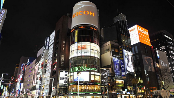 银座是日本东京中央区的一个主要商业区 以高级购物商店闻名 是东京其中一个代表性地区