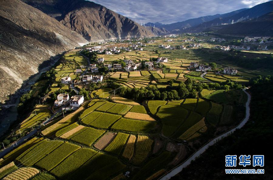 （美丽中国）（3）四川乡城 美丽田园