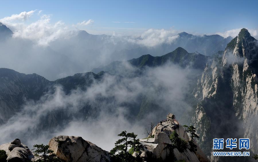 （美丽中国）（1）西岳华山：飘渺烟波隐险峰