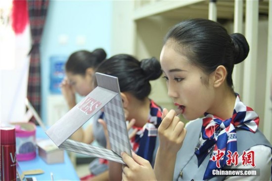 航空<em>学院</em>の<em>女子</em>学生の<em>1日</em>_中国网_日本语