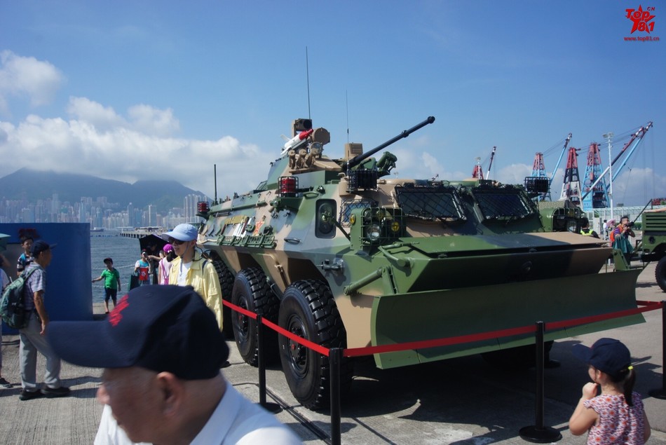 香港駐留部隊、変わった92B型装甲車を公開