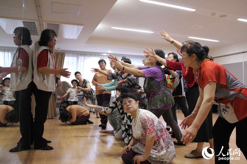 日本高龄战争遗孤编排舞剧 呼吁不忘历史【2】