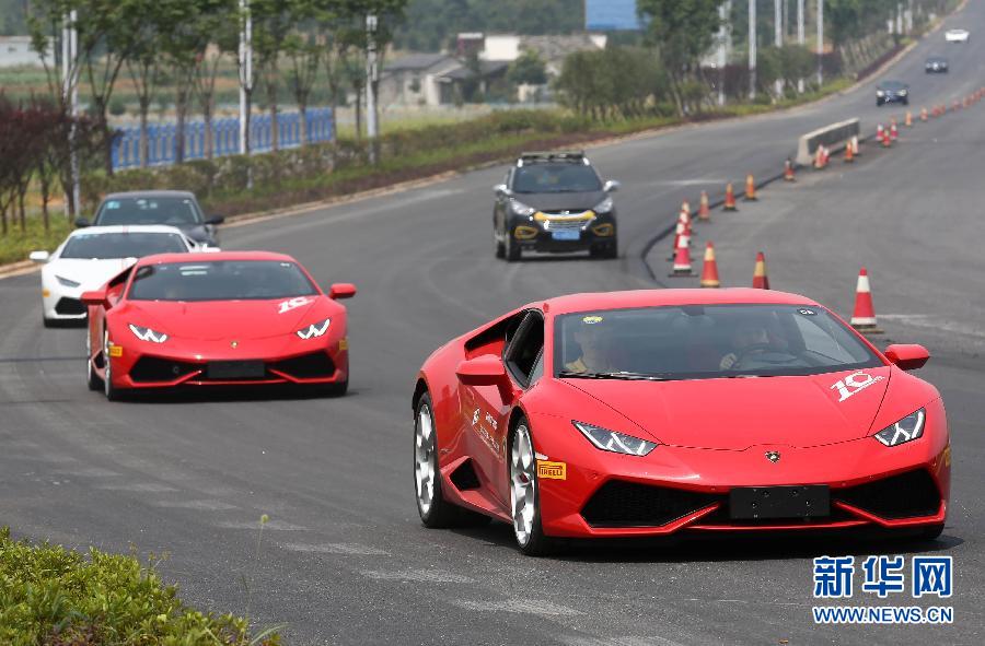 #CHINA-HUANGSHAN-LAMBORGHINI-CRUISE (CN)