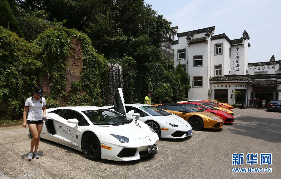 #CHINA-HUANGSHAN-LAMBORGHINI-CRUISE (CN)