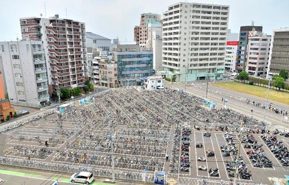 车海茫茫：日本大型自行车停车场宛如迷宫