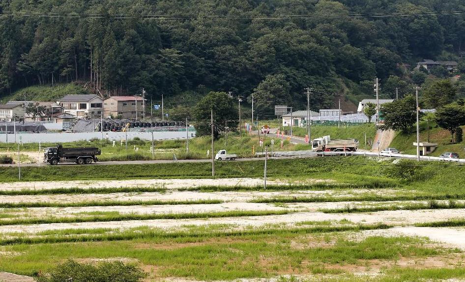 福島県の女性、除染の最前線に立つ