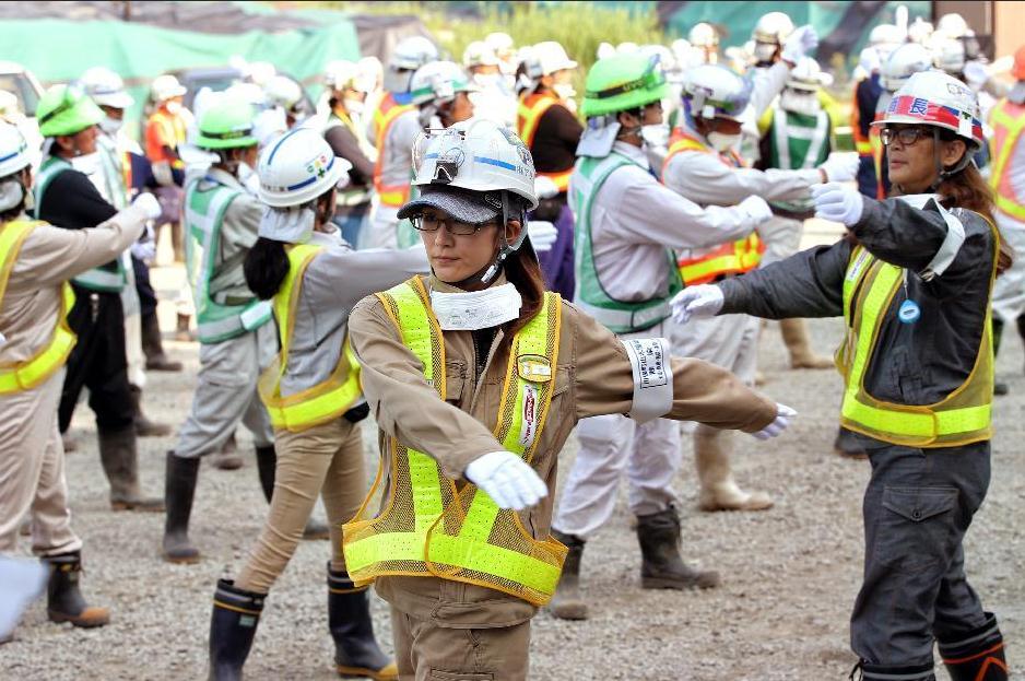 福島県の女性、除染の最前線に立つ